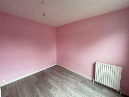 4 Bed Terraced House, Raynham Avenue, N18 - Photo 2
