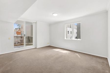 Modern One-Bedroom Apartment (Access Via 15 Wentworth Street) - Photo 5