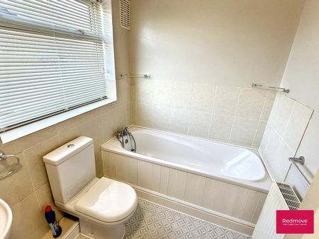 3 bedroom semi-detached house to rent - Photo 5