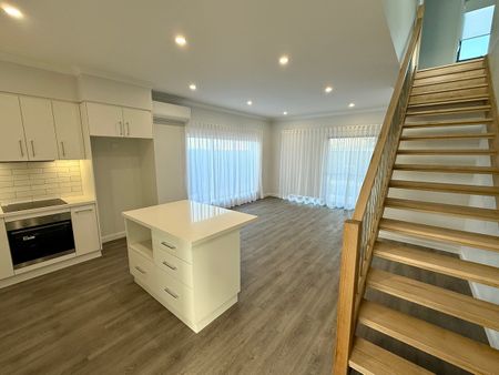 BRAND NEW 2 BEDROOM TOWNHOUSE - Photo 3
