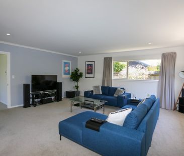 HOON HAY – 3 BEDROOM, 1 BATHROOM, DOUBLE GARAGE - Photo 1