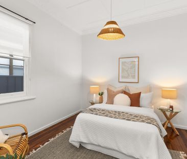 Private one bedroom flat attached to character home. Great location - Photo 5
