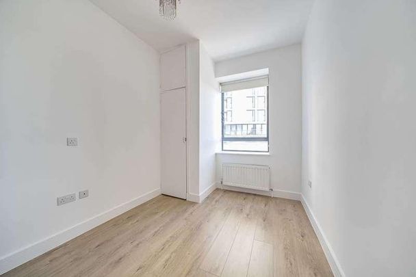 Ballards Lane, North Finchley, N12 - Photo 1