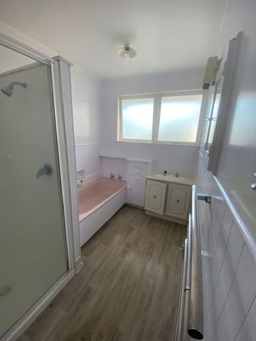 This three-bedroom home offers comfortable living in one of Hamilton’s most convenient areas. - Photo 5