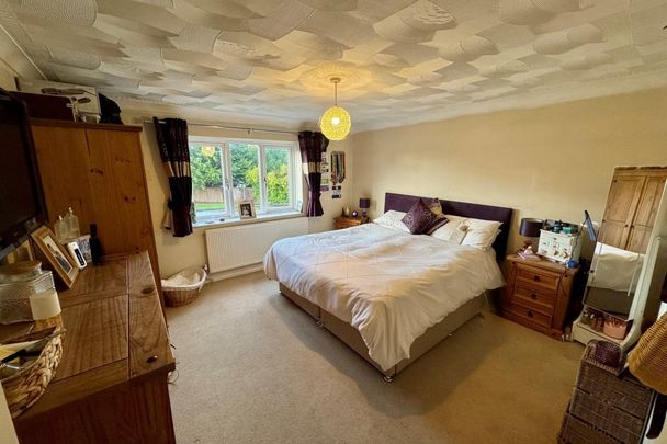 Jubilee Close - Photo 1