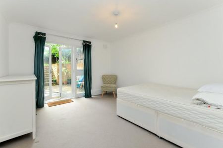 3 bedroom flat to rent - Photo 2