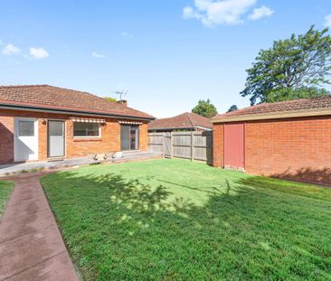 2 Bedroom Home With Full Size Study & Fully-Fenced Backyard - Photo 6