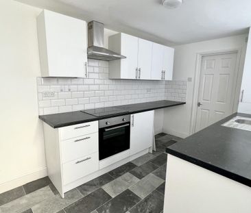 3 bedroom terraced house to rent - Photo 2