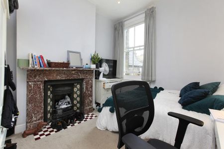 3 bedroom flat to rent - Photo 3