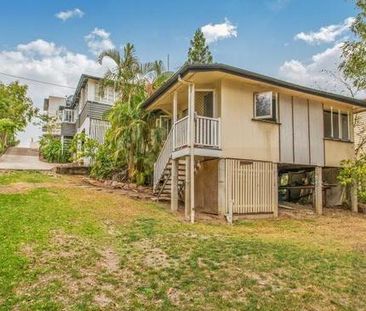 Air Con - Partly Furnished - Updated - Photo 1