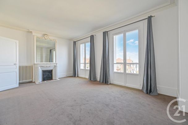 Tout savoir sur cette maison à Saint-Cloud - Photo 1