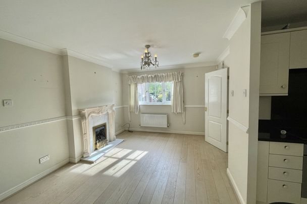 Williams Close - Photo 1