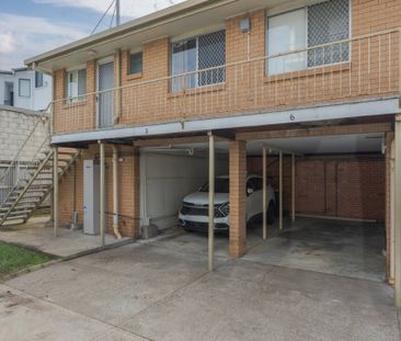 RECENTLY UPDATED, TWO BEDROOM UNIT IN HEART OF NUNDAH - Photo 2