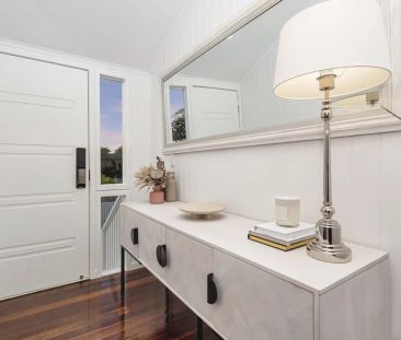 Stunning Queenslander On Boundary! - Photo 2