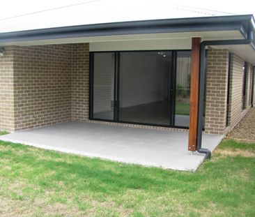 Family Home Conveniently Located Close to Parks, Schools, Shopping ... - Photo 5