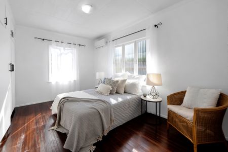 Charming and Stylish Family Home - Photo 2