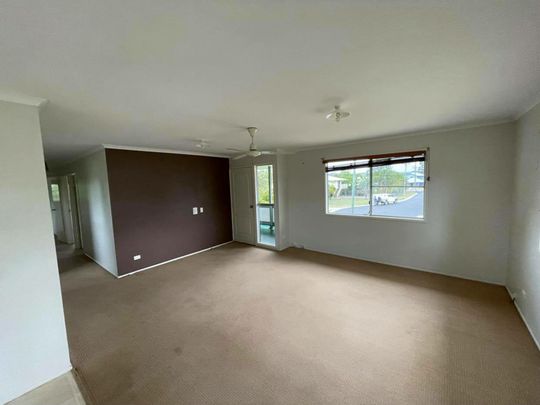 3 BEDROOM HIGHTSET IN A QUIET STREET! - Photo 1