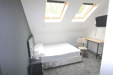 5 bedroom semi-detached house to rent - Photo 4