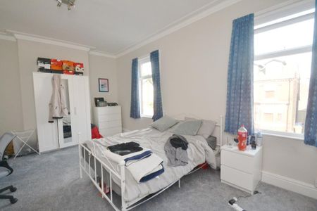 5 bedroom semi-detached house to rent - Photo 2