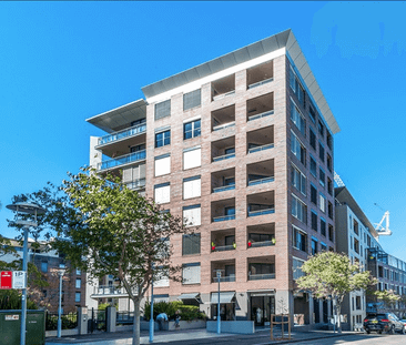 Spacious 1 Bedroom Apartment with parking - Photo 1