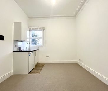 Warren Close, Bexleyheath, Kent, DA6 7LU - Photo 3