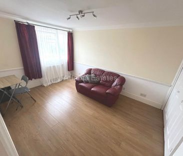 2 bedroom maisonette to rent - Photo 4