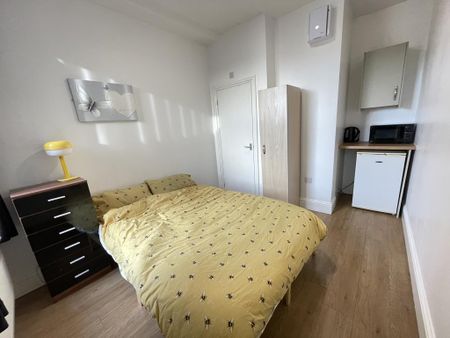 1 bedroom house of multiple occupation to rent - Photo 2