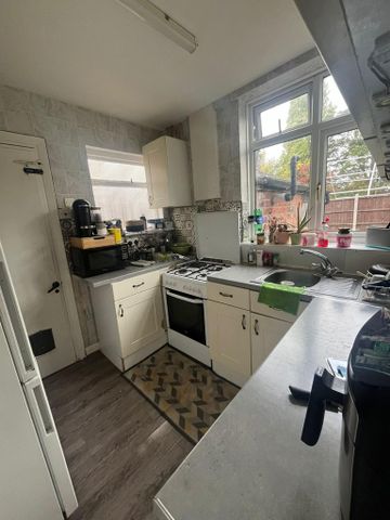 3 bedroom semi-detached house to rent - Photo 5