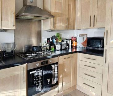 Eltham Avenue, Cippenham, SL1 - Photo 1