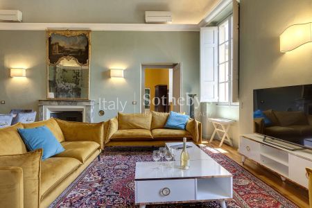Elegant apartment in a noble palace with a view of the Lungarno - Photo 2