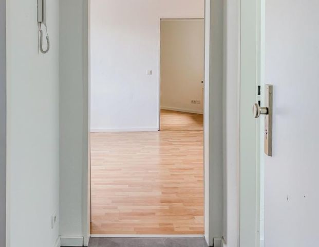 Neu sanierte 2-Zimmer Wohnung mit kleiner Einbauküche - Photo 1