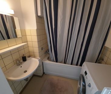 Helles Zimmer mit Balkon innerhalb einer 3er-WG // 3.OG li, Zi 0150 - Photo 3