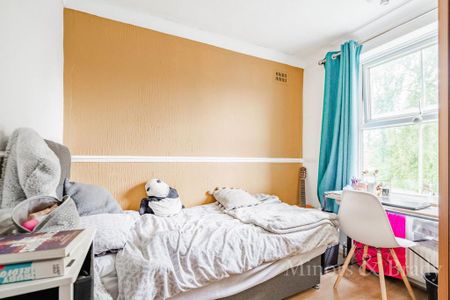 4 bedroom end of terrace house to rent - Photo 5