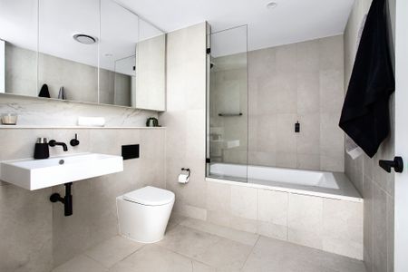 Unfurnished Two Bedroom Apartment with Parking - Photo 5