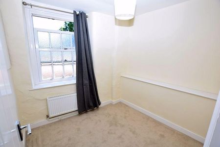2 bedroom terraced house to rent - Photo 2