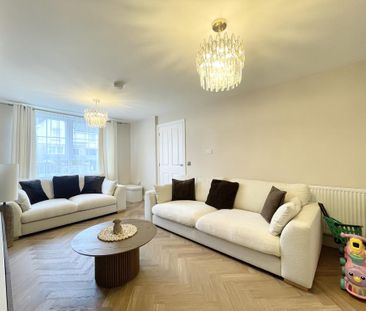 4 bedroom detached house to rent - Photo 3