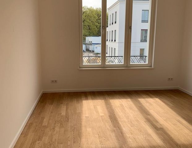 Top-Lage am Jungfernsee - Hochwertige 3-Zimmer Wohnung mit Einbauküchen und großen Balkon - Photo 1