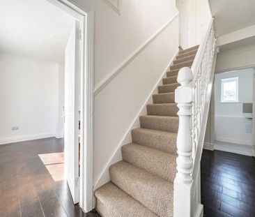 4 bedroom detached house to rent - Photo 2