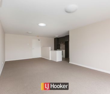 Top floor unit with 2 car spaces! - Photo 1