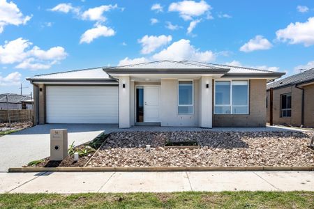 54 Horseshoe Parade, FRASER RISE - Photo 4