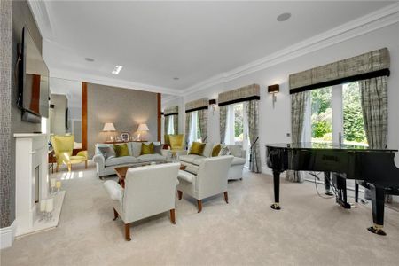 6 bedroom detached house to rent - Photo 2