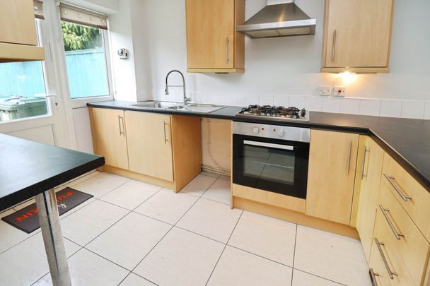 Baildon Green, Little Sutton - Photo 1