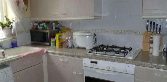 Hare Close, Stratton, SN2 - Photo 2