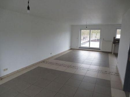 Ruim duplex appartement gelegen in het landelijke Strijtem. - Photo 2