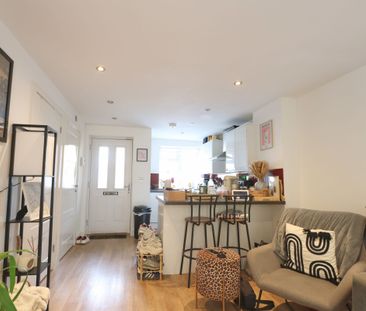 2 Bedroom Home – Professional Let - Photo 1