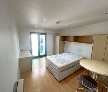 1 bedroom Flat / Apartment - Photo 3