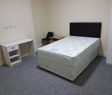 4 bedroom townhouse to rent - Photo 3