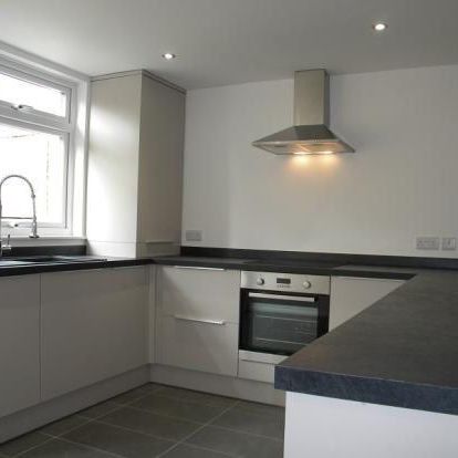 4 bedroom terraced house to rent - Photo 1