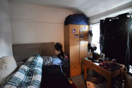 To Rent Victoria Avenue, Winton, Bournemouth, BH9 £2,400 pcm Tenancy Info - Photo 2