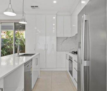 Executive Family Home With Solar! - Photo 2